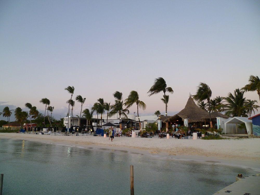 Flamboyant Garden Villas Oranjestad Exterior foto